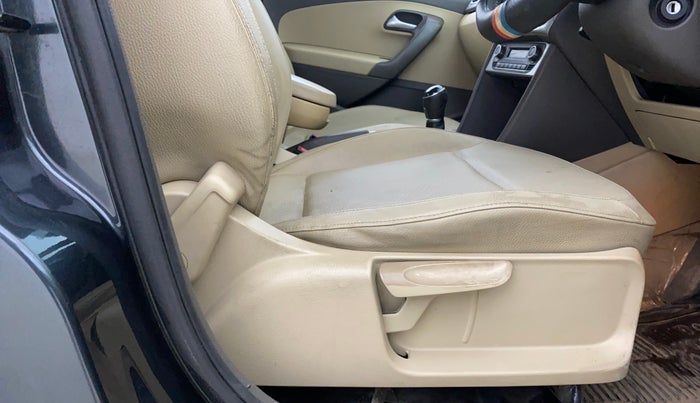 2016 Volkswagen Vento HIGHLINE 1.6 MPI, Petrol, Manual, 1,13,438 km, Driver Side Adjustment Panel