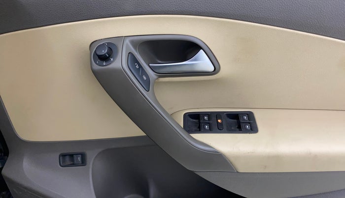 2016 Volkswagen Vento HIGHLINE 1.6 MPI, Petrol, Manual, 1,13,438 km, Driver Side Door Panels Control