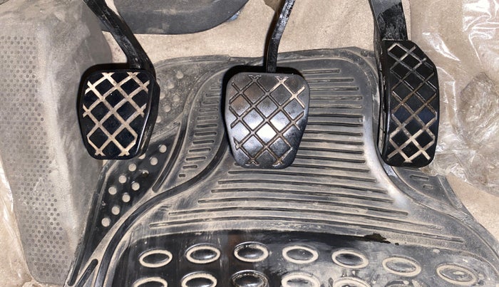 2016 Volkswagen Vento HIGHLINE 1.6 MPI, Petrol, Manual, 1,13,438 km, Pedals