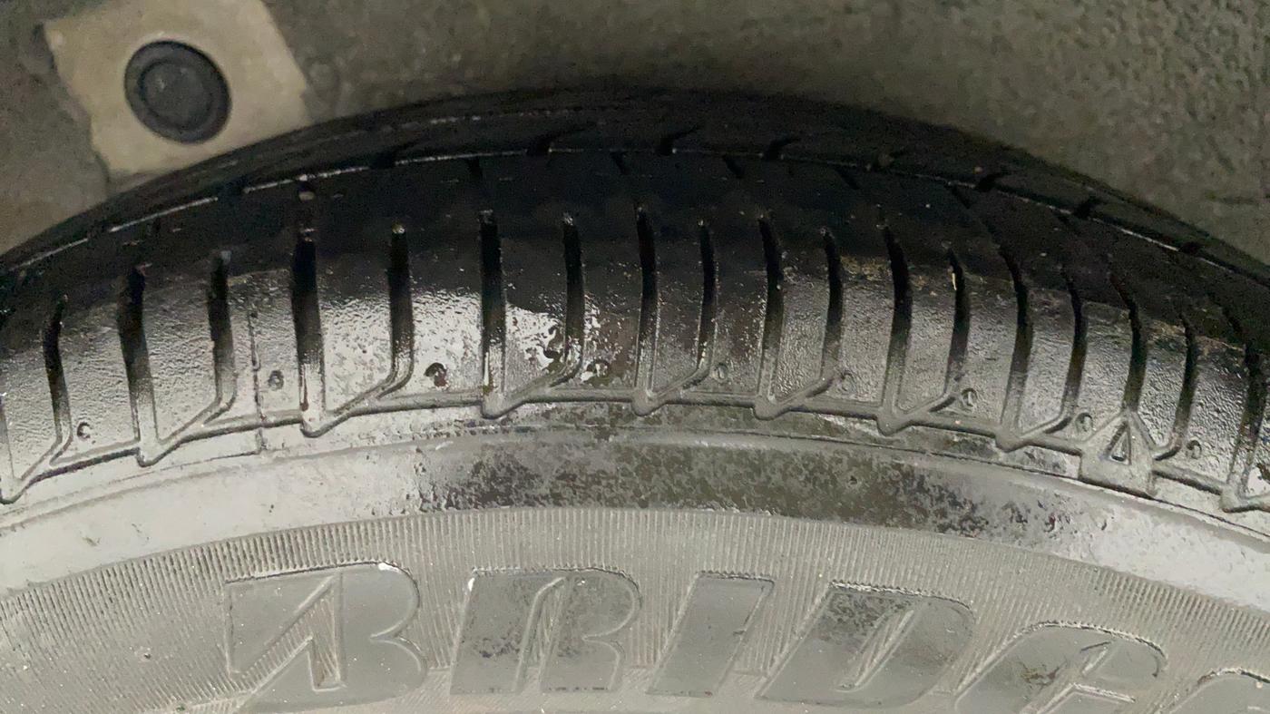 2011 Hyundai i10 MAGNA 1.2, CNG, Manual, 83,451 km, Right Rear Tyre Tread