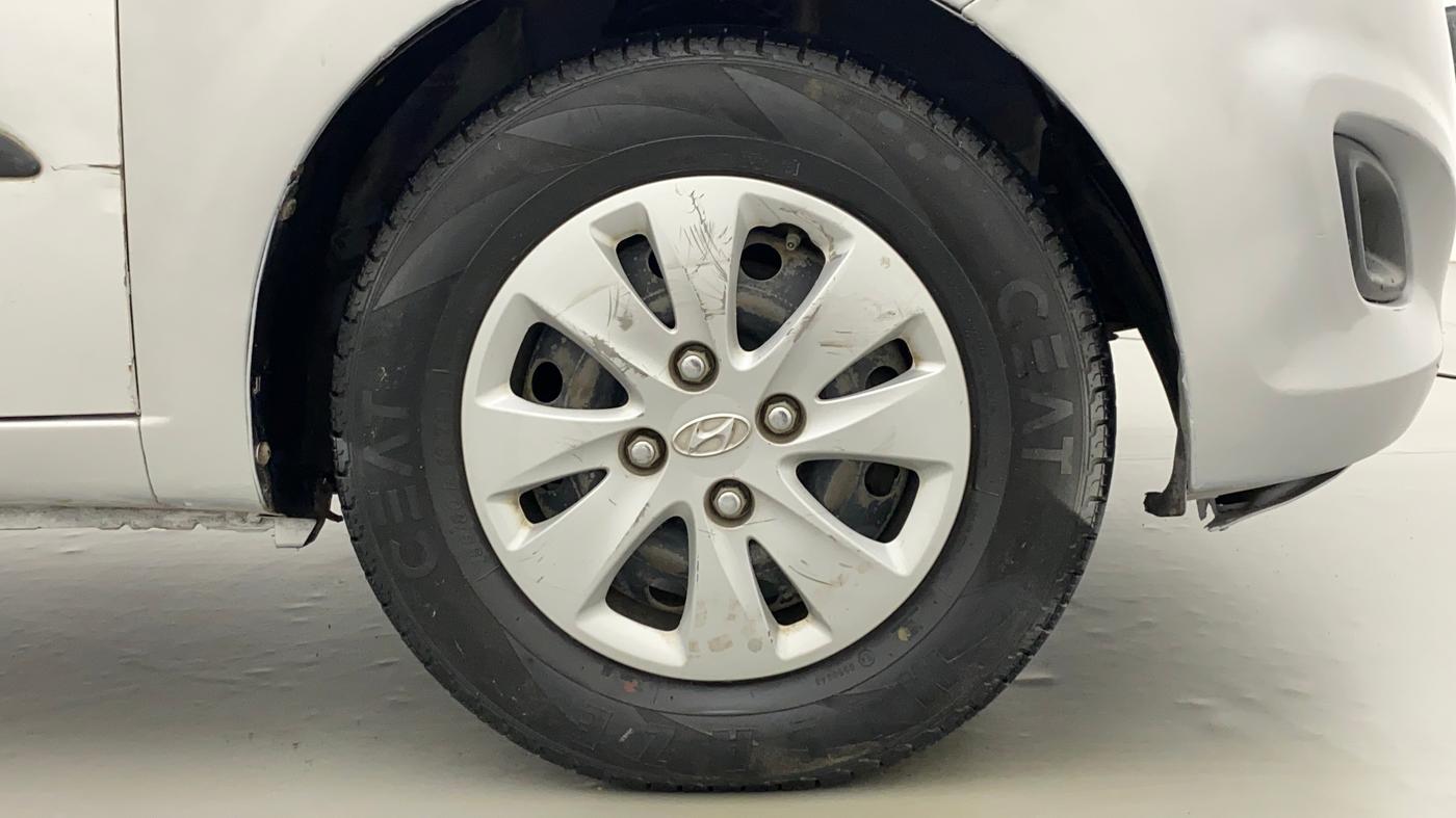 2011 Hyundai i10 MAGNA 1.2, CNG, Manual, 83,451 km, Right Front Wheel