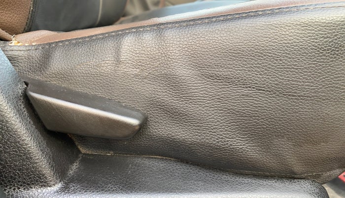 2017 Renault Duster RXS CVT, Petrol, Automatic, 55,281 km, Driver Side Adjustment Panel