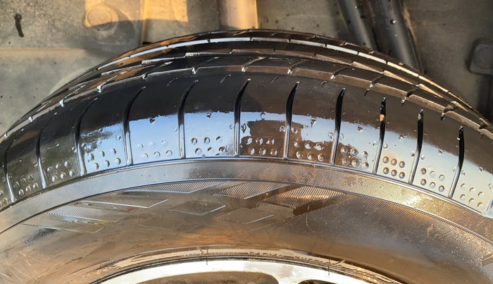 2017 Renault Duster RXS CVT, Petrol, Automatic, 55,281 km, Right Rear Tyre Tread