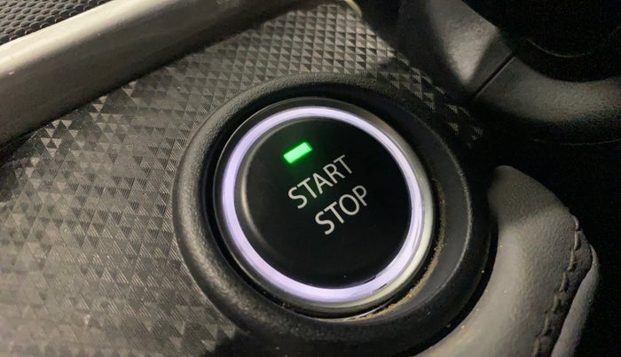 2025 Tata NEXON FEARLESS + SUNROOF DCA DUAL TONE 1.2 PETROL, CNG, Automatic, 9,111 km, Keyless Start/ Stop Button