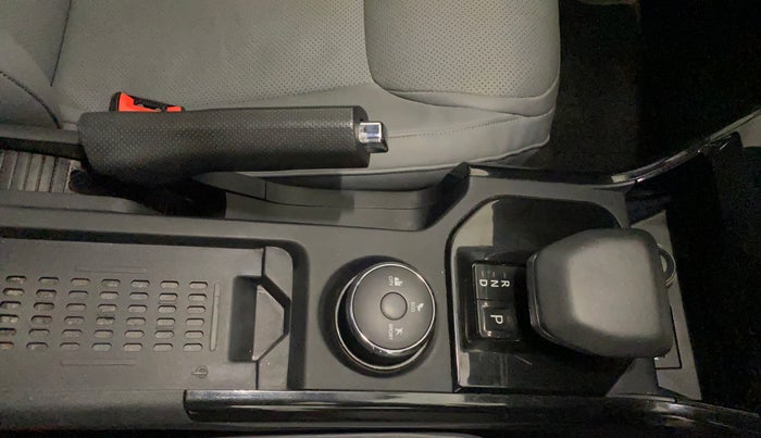 2025 Tata NEXON FEARLESS + SUNROOF DCA DUAL TONE 1.2 PETROL, CNG, Automatic, 9,111 km, Gear Lever