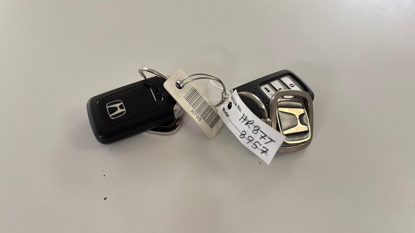 2025 Honda Amaze 1.2L I-VTEC VX, Petrol, Manual, 11,252 km, Key Close Up