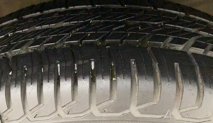2016 Maruti Wagon R 1.0 VXI AMT, Petrol, Automatic, 19,246 km, Right Front Tyre Tread