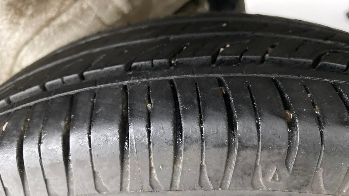 2015 Maruti Wagon R 1.0 VXI, Petrol, Manual, 57,147 km, Left Rear Tyre Tread