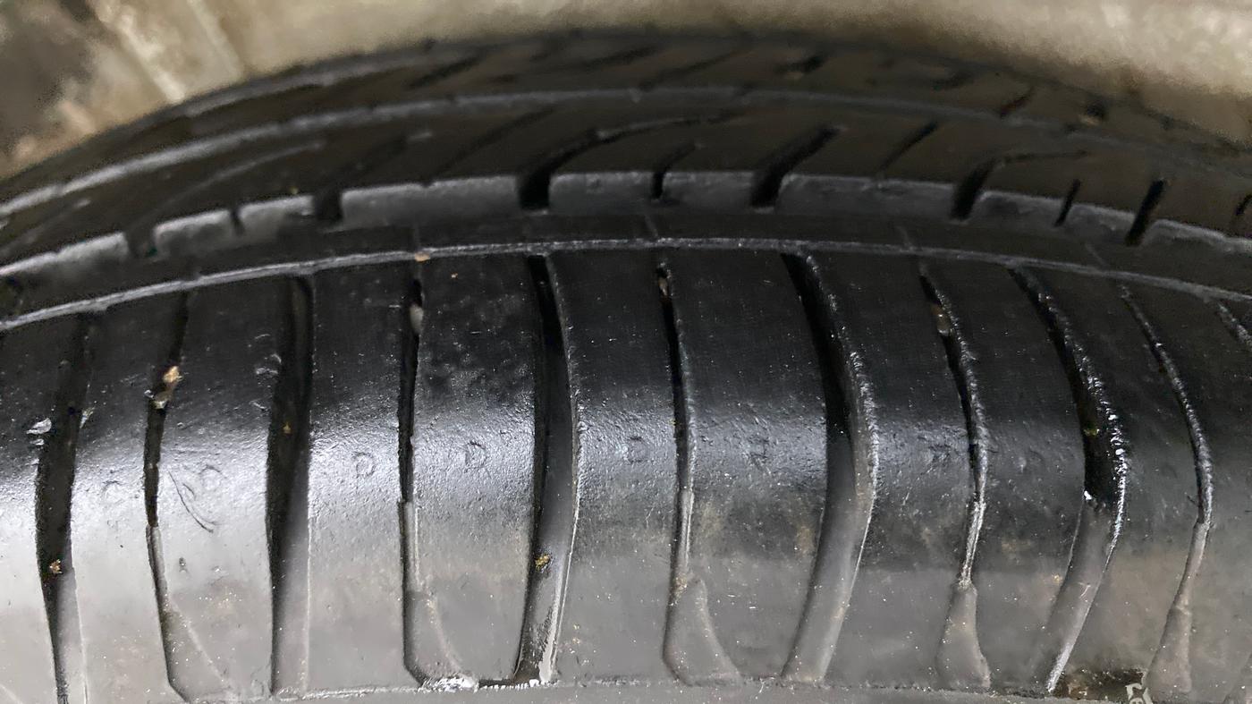 2015 Maruti Wagon R 1.0 VXI, Petrol, Manual, 57,147 km, Right Rear Tyre Tread