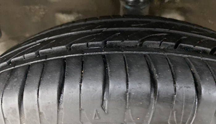 2015 Maruti Wagon R 1.0 VXI, Petrol, Manual, 57,147 km, Left Front Tyre Tread