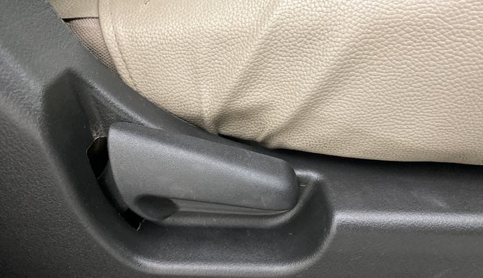 2015 Maruti Wagon R 1.0 VXI, Petrol, Manual, 57,147 km, Driver Side Adjustment Panel