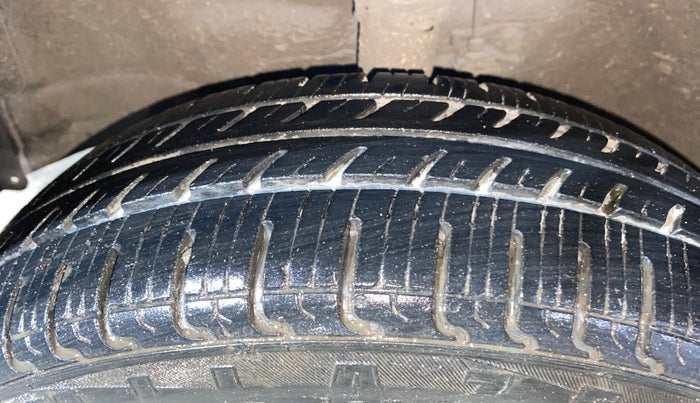2016 Maruti Wagon R 1.0 VXI, Petrol, Manual, 51,461 km, Left Front Tyre Tread