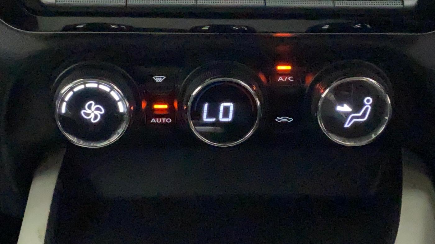 2021 Nissan MAGNITE XV MT, Petrol, Manual, 7,247 km, Automatic Climate Control