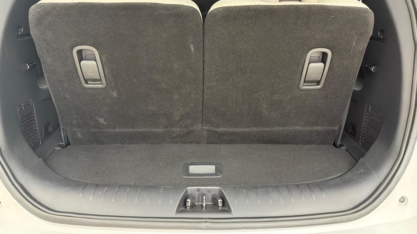 2025 Mahindra XUV700 AX 7 P AT 7 STR, Petrol, Automatic, 17,172 km, Boot Inside