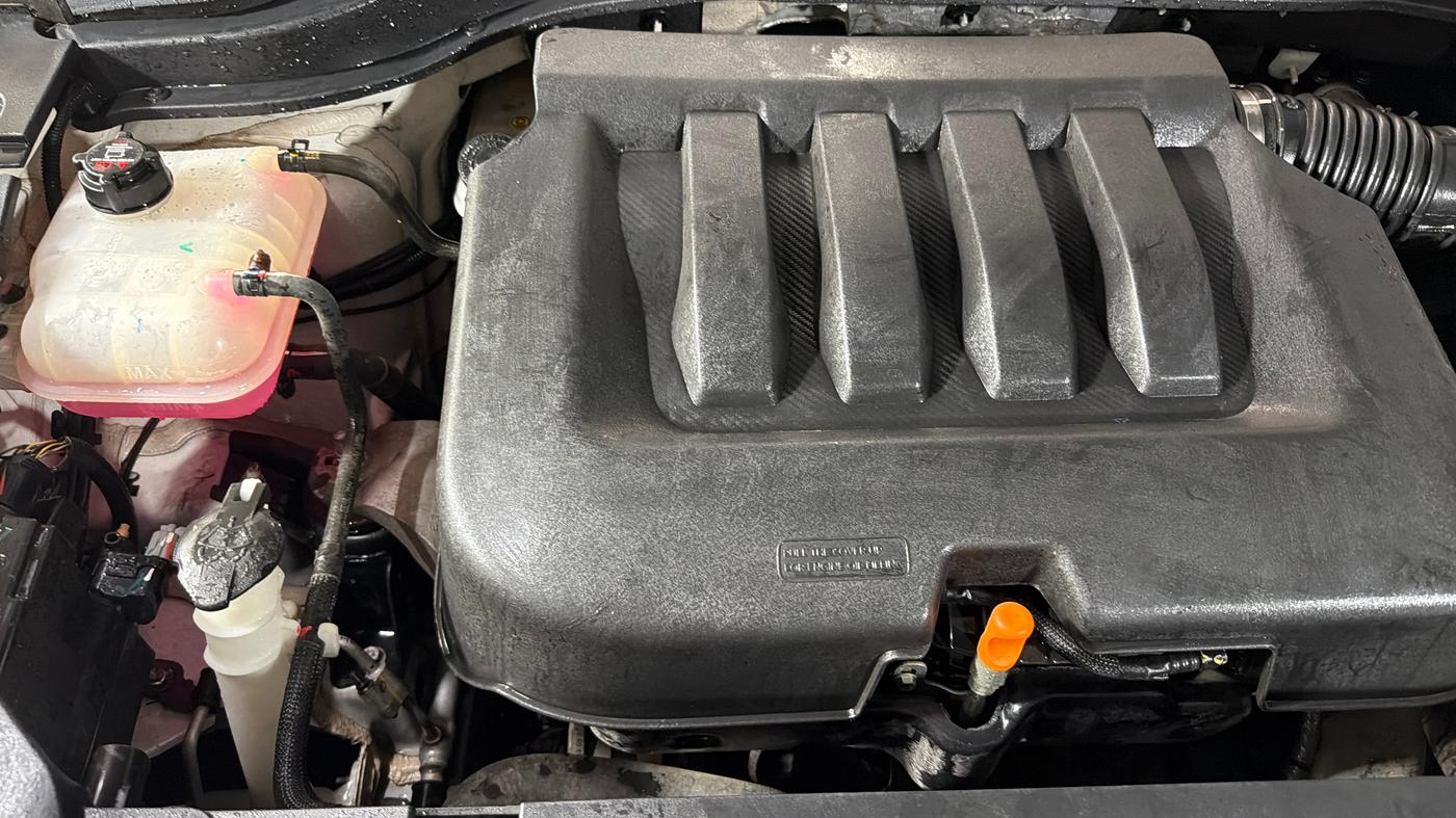 2025 Mahindra XUV700 AX 7 P AT 7 STR, Petrol, Automatic, 17,172 km, Engine View - Right