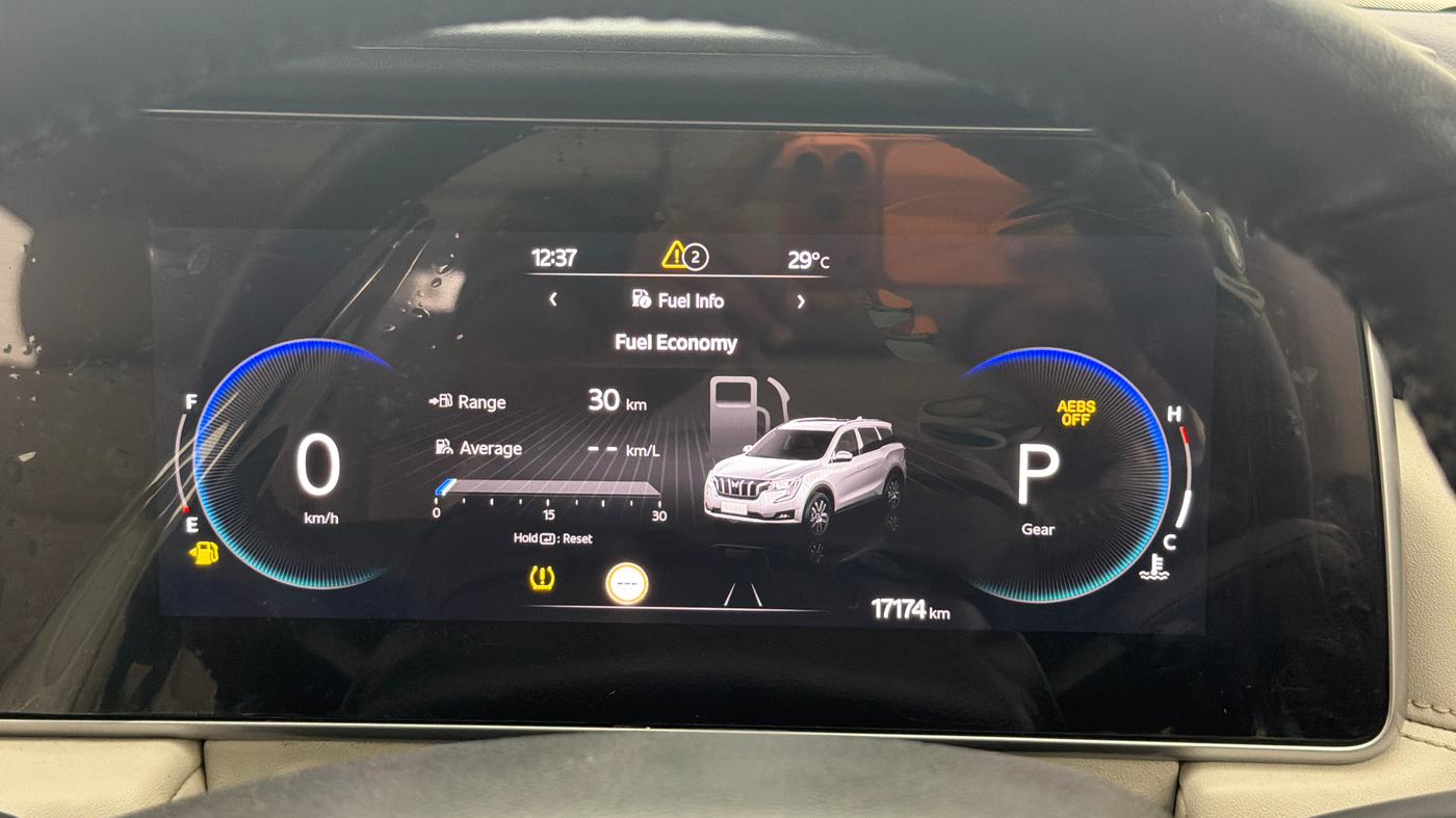 2025 Mahindra XUV700 AX 7 P AT 7 STR, Petrol, Automatic, 17,172 km, Odometer Image