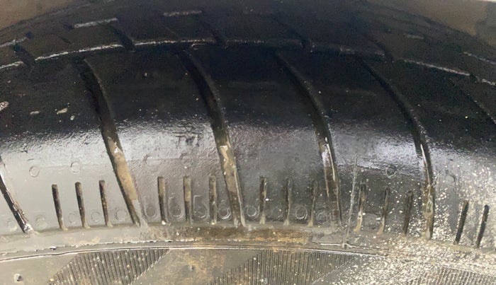 2014 Maruti Celerio VXI AMT, Petrol, Automatic, 1,01,207 km, Right Front Tyre Tread