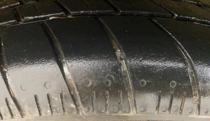 2014 Maruti Celerio VXI AMT, Petrol, Automatic, 1,01,207 km, Right Rear Tyre Tread