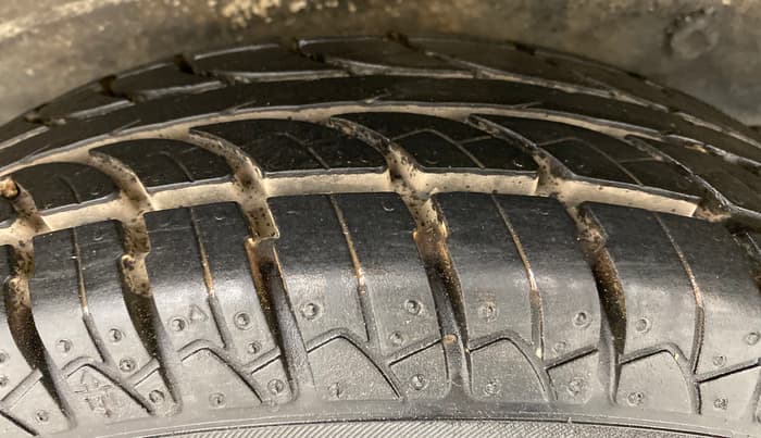 2015 Maruti OMNI E STD, Petrol, Manual, 52,923 km, Right Rear Tyre Tread