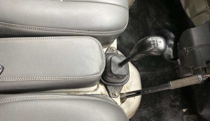 2015 Maruti OMNI E STD, Petrol, Manual, 52,923 km, Gear Lever