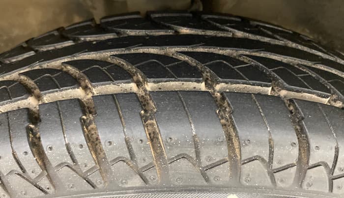 2015 Maruti OMNI E STD, Petrol, Manual, 52,923 km, Right Front Tyre Tread