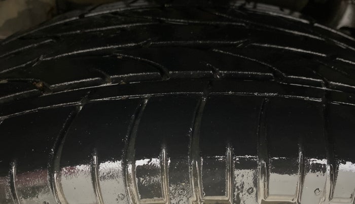 2022 Mahindra XUV300 W4 1.2 PETROL, Petrol, Manual, 38,721 km, Right Rear Tyre Tread