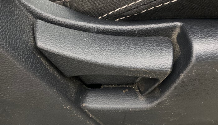 2022 Mahindra XUV300 W4 1.2 PETROL, Petrol, Manual, 38,721 km, Driver Side Adjustment Panel