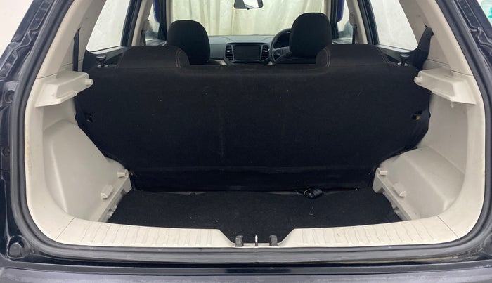 2022 Mahindra XUV300 W4 1.2 PETROL, Petrol, Manual, 38,721 km, Boot Inside