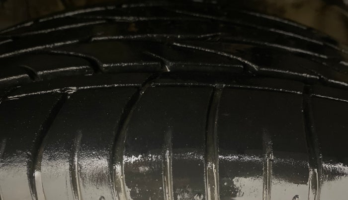 2022 Mahindra XUV300 W4 1.2 PETROL, Petrol, Manual, 38,721 km, Left Front Tyre Tread