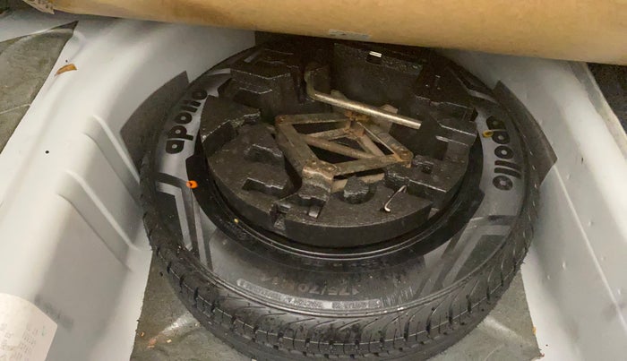 2016 Skoda Rapid AMBITION 1.6 MPI MT, Petrol, Manual, 66,557 km, Spare Tyre