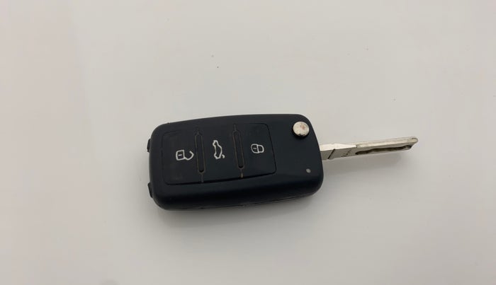 2016 Skoda Rapid AMBITION 1.6 MPI MT, Petrol, Manual, 66,557 km, Key Close Up