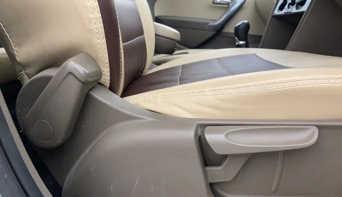 2016 Skoda Rapid AMBITION 1.6 MPI MT, Petrol, Manual, 66,557 km, Driver Side Adjustment Panel