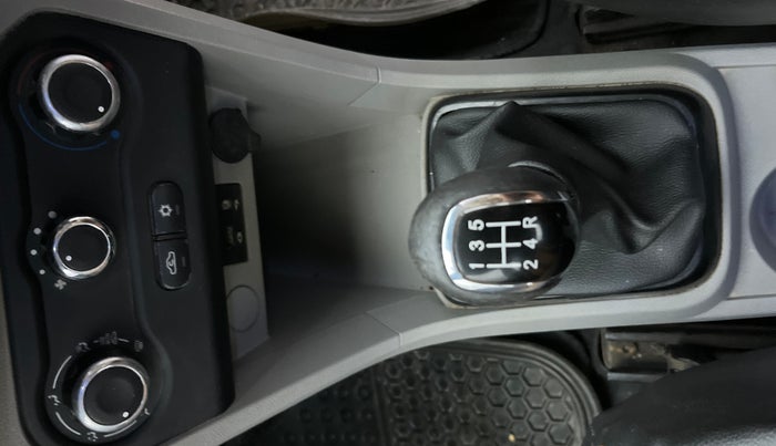 2017 Tata Tiago XZ PETROL, Petrol, Manual, 75,413 km, Gear Lever