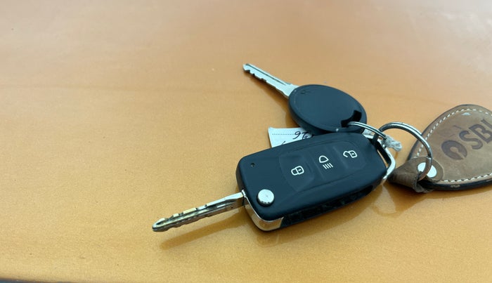 2017 Tata Tiago XZ PETROL, Petrol, Manual, 75,413 km, Key Close Up