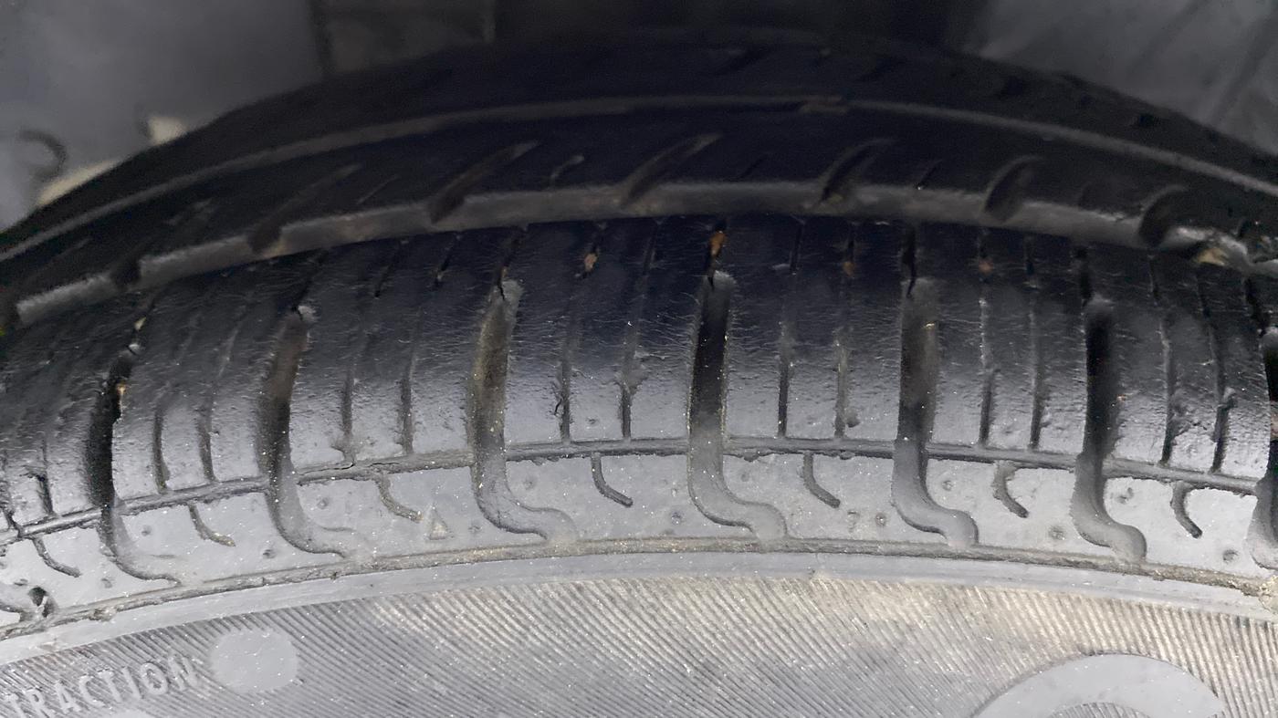 2019 Datsun Redi Go T (O), Petrol, Manual, 38,425 km, Left Front Tyre Tread