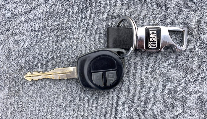 2015 Maruti Swift VXI, Petrol, Manual, 70,280 km, Key Close Up