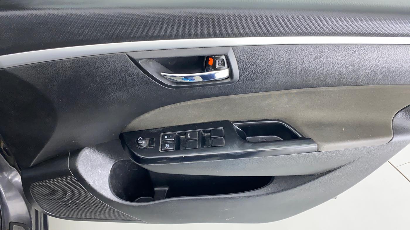 2015 Maruti Swift VXI, Petrol, Manual, 70,280 km, Driver Side Door Panels Control