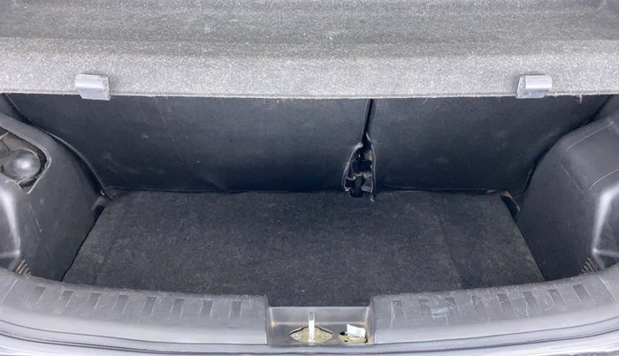 2015 Maruti Swift VXI, Petrol, Manual, 70,280 km, Boot Inside