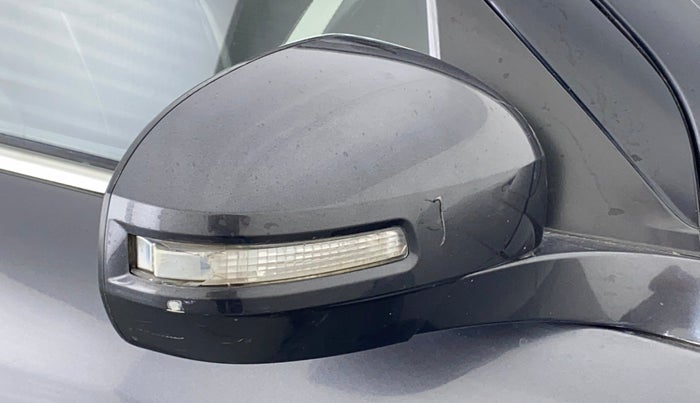2015 Maruti Swift VXI, Petrol, Manual, 70,280 km, Right rear-view mirror - Folding motor not working