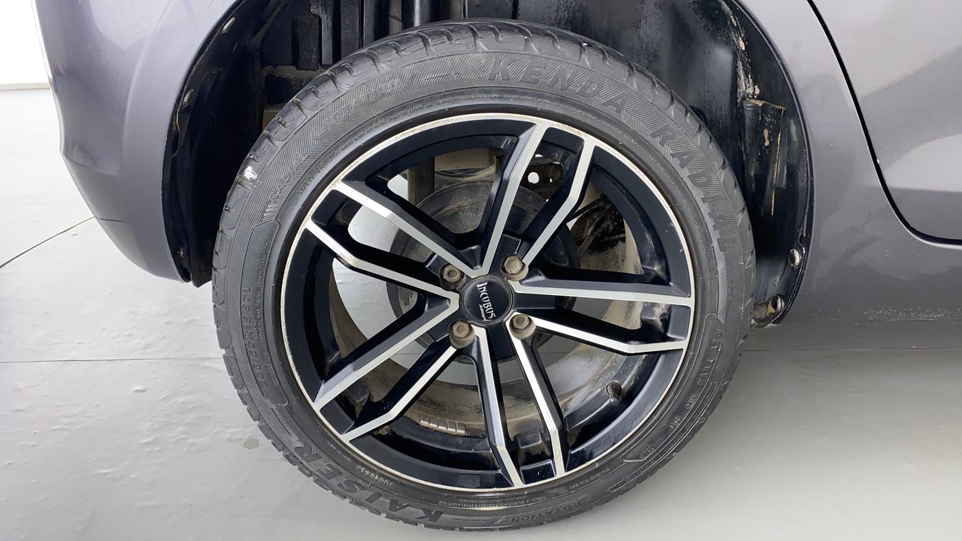 2015 Maruti Swift VXI, Petrol, Manual, 70,280 km, Right Rear Wheel