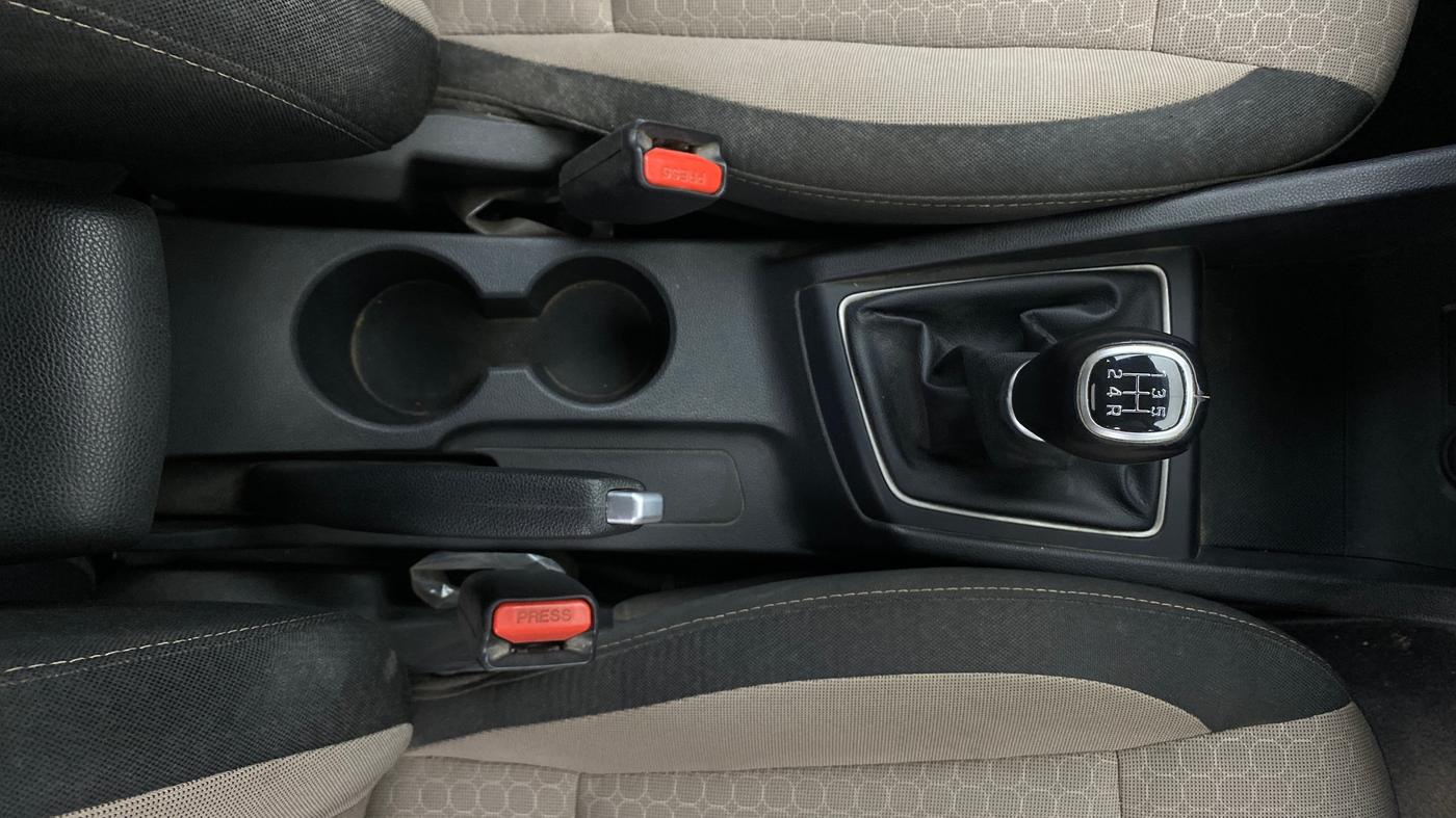 2016 Hyundai Elite i20 ASTA 1.2 (O), Petrol, Manual, 13,103 km, Gear Lever