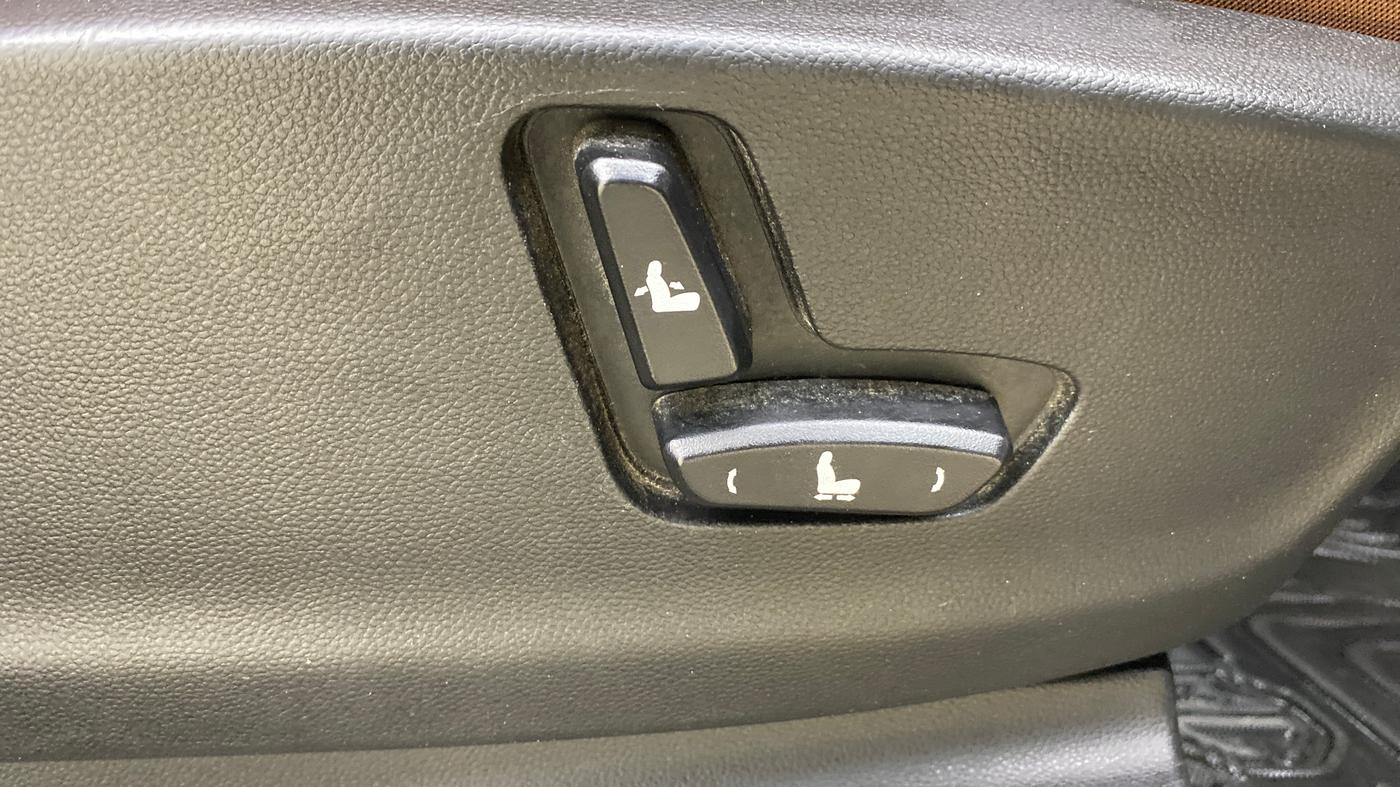 2021 MG HECTOR PLUS SELECT 2.0 DIESEL TURBO MT 7-STR, Diesel, Manual, 92,230 km, Driver Side Adjustment Panel