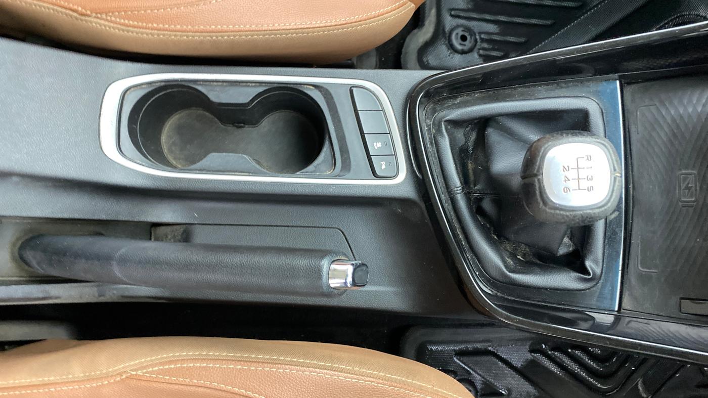 2021 MG HECTOR PLUS SELECT 2.0 DIESEL TURBO MT 7-STR, Diesel, Manual, 92,230 km, Gear Lever