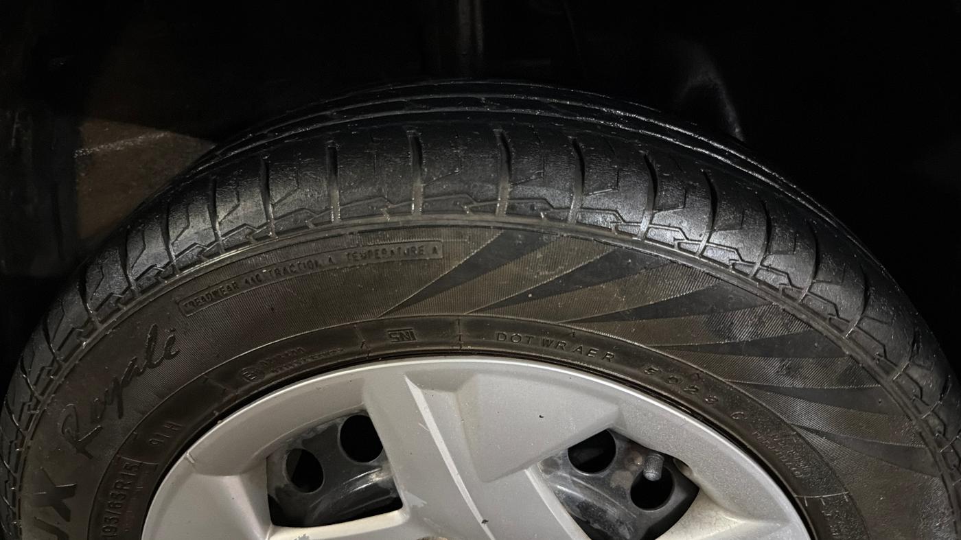 2021 Hyundai VENUE S 1.2, Petrol, Manual, 53,582 km, Right Front Tyre Tread