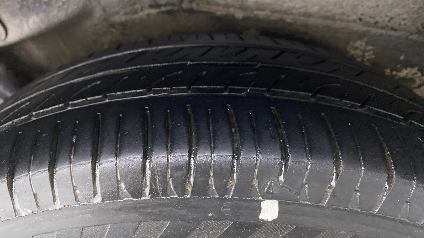 2016 Maruti Wagon R 1.0 VXI, CNG, Manual, 95,393 km, Right Rear Tyre Tread