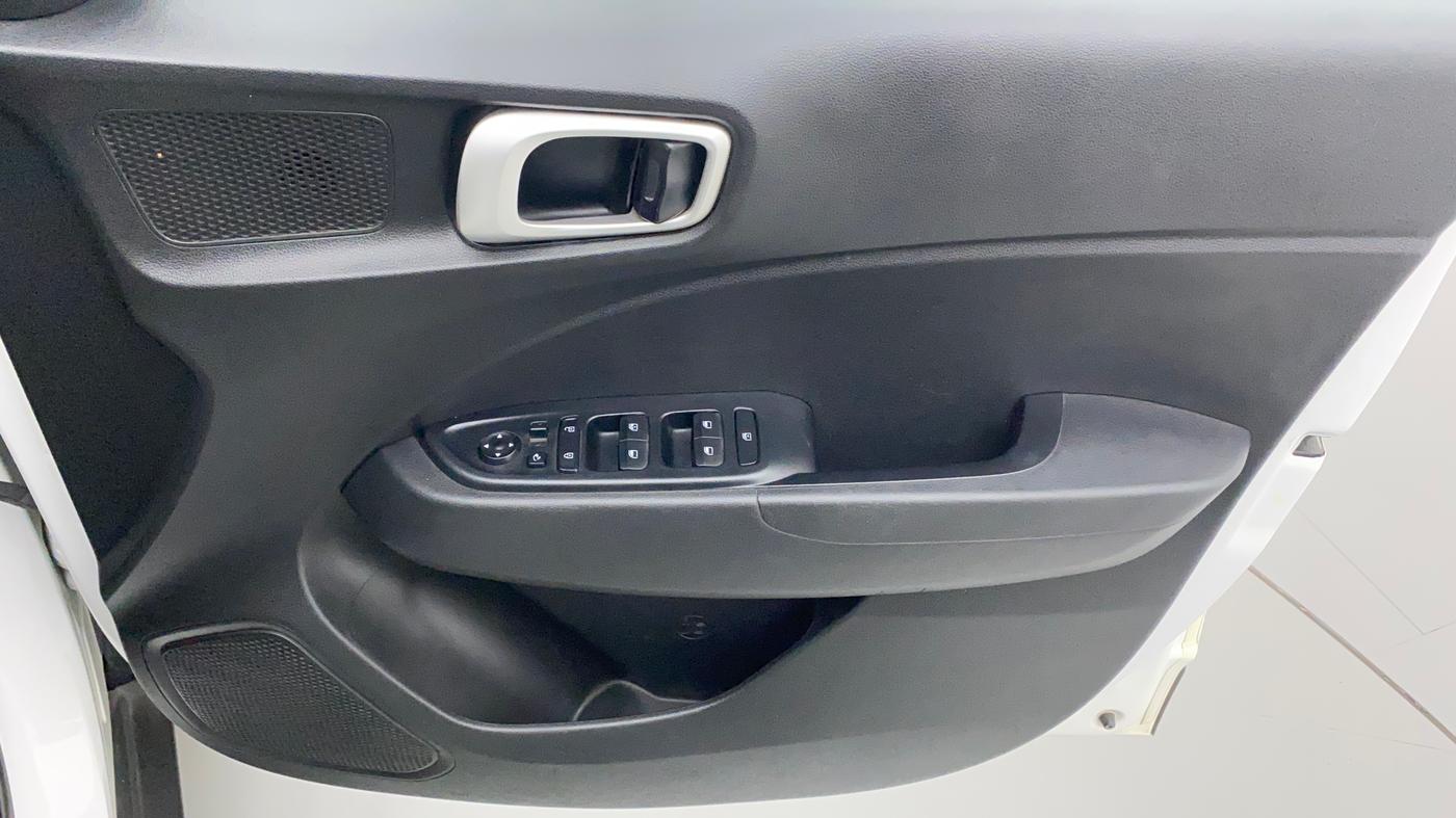2021 Hyundai VENUE SX 1.0 TURBO, Petrol, Manual, 37,914 km, Driver Side Door Panels Control