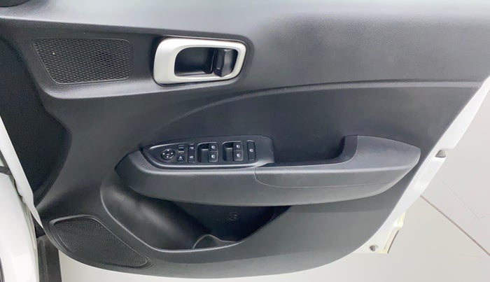 2021 Hyundai VENUE SX 1.0 TURBO, Petrol, Manual, 37,914 km, Driver Side Door Panels Control
