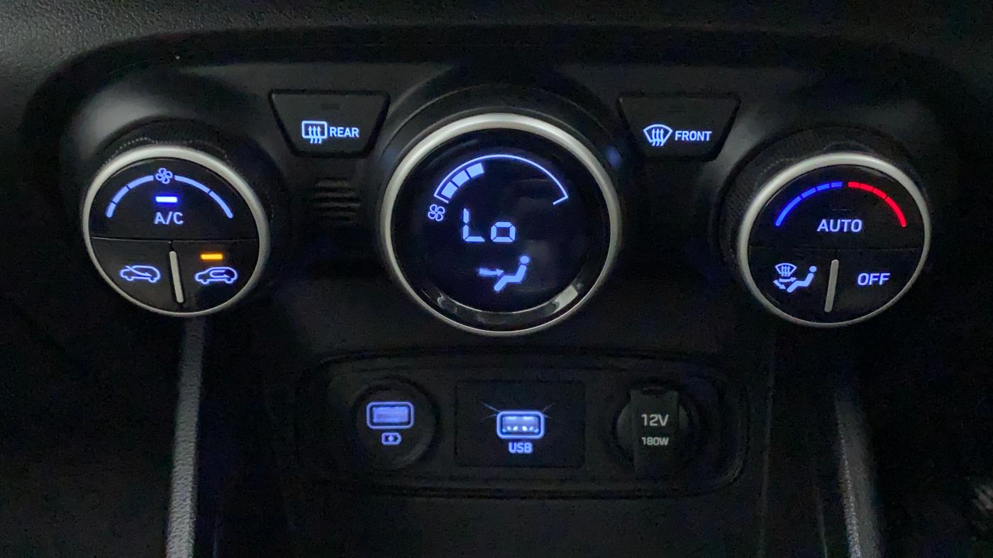 2021 Hyundai VENUE SX 1.0 TURBO, Petrol, Manual, 37,914 km, Automatic Climate Control