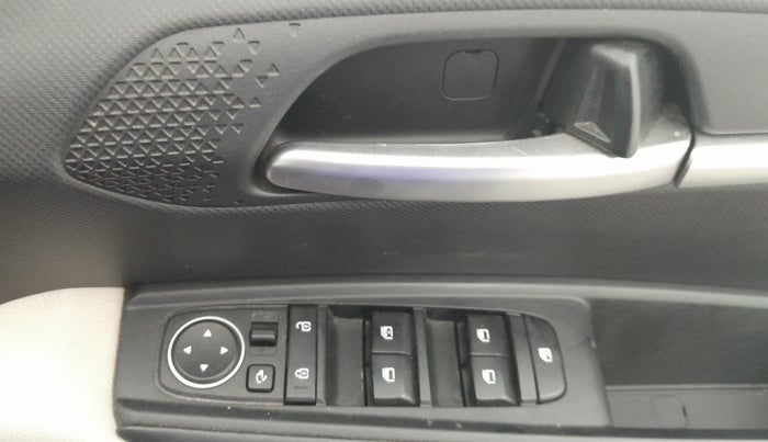 2020 KIA SONET HTX 1.0 IMT, Petrol, Manual, 98,086 km, Driver Side Door Panels Control