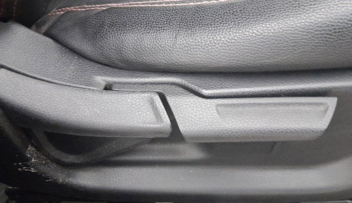 2020 KIA SONET HTX 1.0 IMT, Petrol, Manual, 98,086 km, Driver Side Adjustment Panel